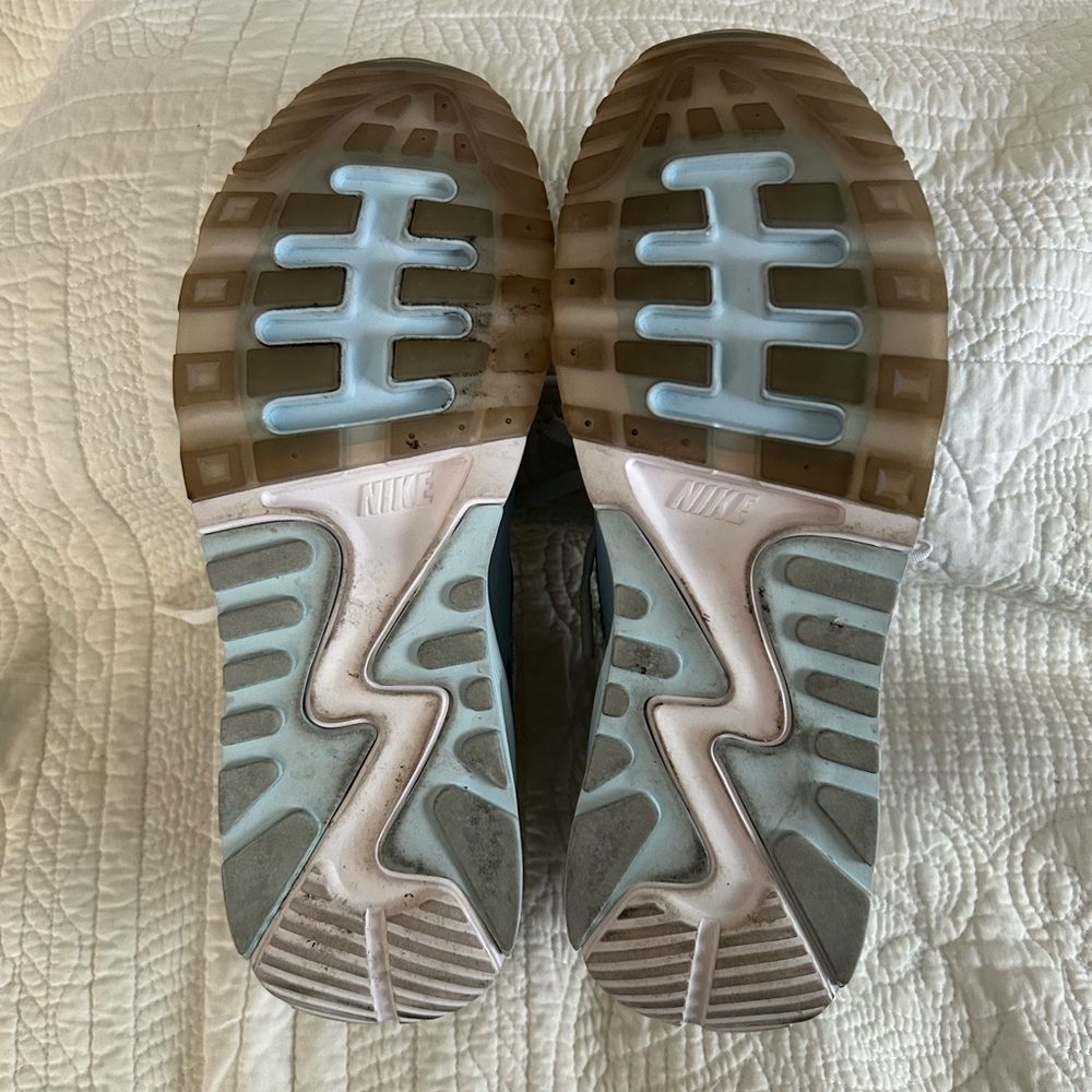 Nike Women’s Air Max 90 Flyknit Ultra in Light Armory Size 9.5 - Picture 3 of 7